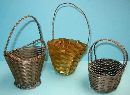 28: Variety of copper and silver(ed) baskets